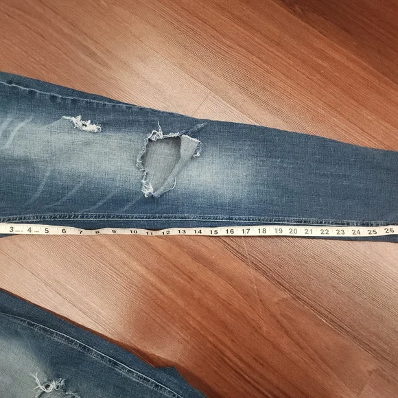H & M Girlfriend Fit Distressed Jeans Stretch size 10 EUC - Picture 9 of 10